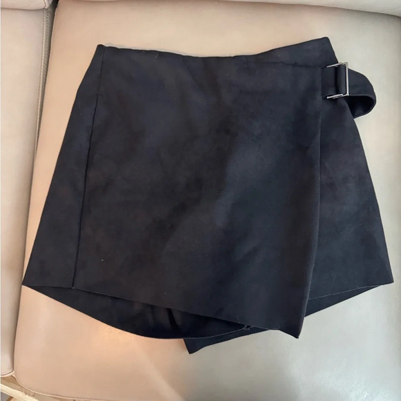 ZARA BASICS Black Faux SuedeBelted Skort Size X Small - Picture 2 of 4